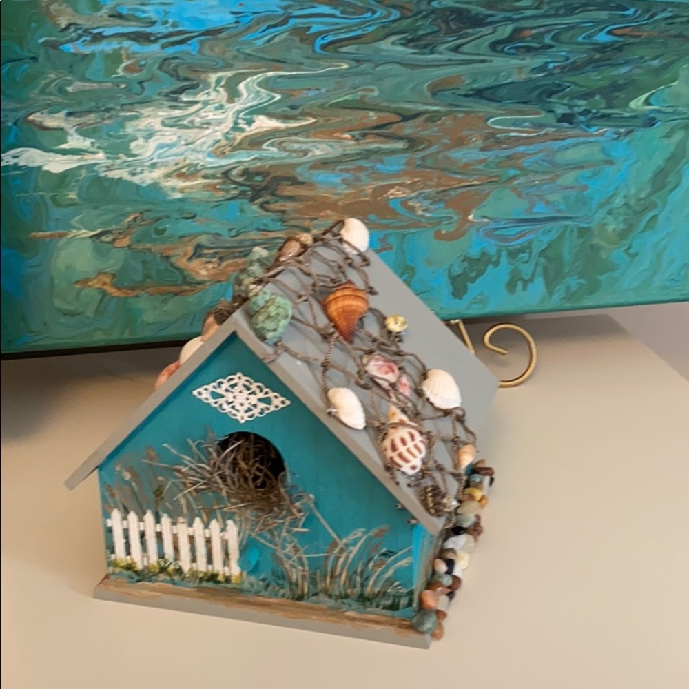 Handpainted birdhouse - Shells By The Seashore 🏖